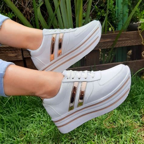 tenis adidas altos para mujer.